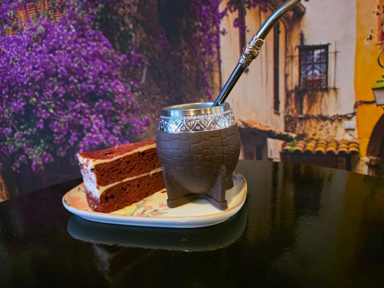 Mate y porción de torta Pizza Piazza